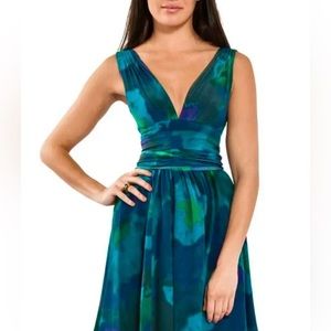 NWT Halston Heritage Silk Watercolor Size 6
Flirty Mirage Dress